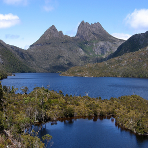 Image by chesshirecat titled ’tasmania, cradle mountain, hike’. Source: Pixabay