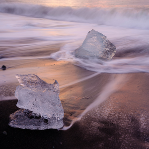 Image by susnpics titled ’beach, ice, sea’. Source: Pixabay