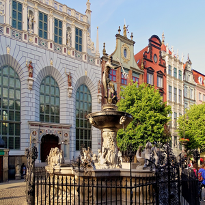 Image by neufal54 titled ’poland, gdansk, artushof’. Source: Pixabay