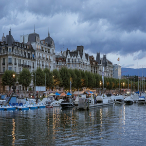 Image by ChiemSeherin titled ’geneva, lake, boats’. Source: Pixabay
