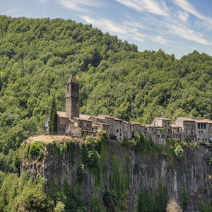 Image by ELG21 titled ’castellfollit of the rock, village, church’. Source: Pixabay