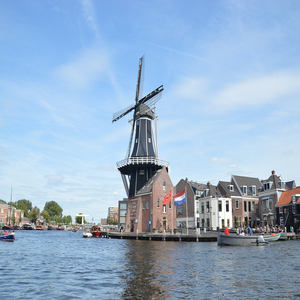 Image by Nikon-2110 titled ’haarlem, water, holland’. Source: Pixabay