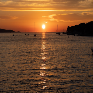 Image by jhamel0210 titled ’sea, sunset, island’. Source: Pixabay