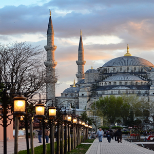 Image by Babelphotography titled ’mosque, minarets, street lamps’. Source: Pixabay