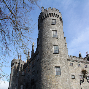 Image by sharonang titled ’kilkenny castle, castle, kilkenny’. Source: Pixabay
