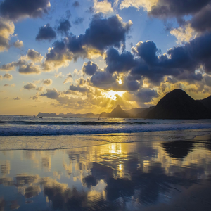 Image by Diz_Daily titled ’beach, sea, sunset’. Source: Pixabay