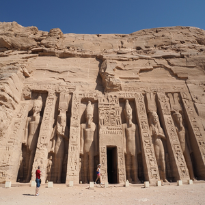 Image by la_pet titled ’abu simbel temple, egypt, luxor’. Source: Pixabay