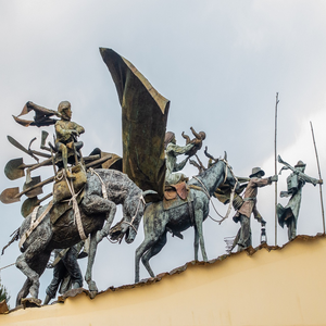 Image by bergslay titled ’statues, manizales, colombia’. Source: Pixabay
