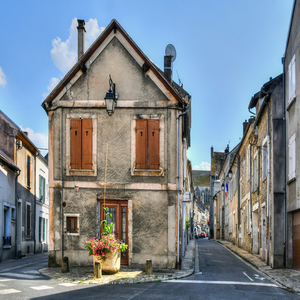 Image by christels titled ’house, alley, street’. Source: Pixabay