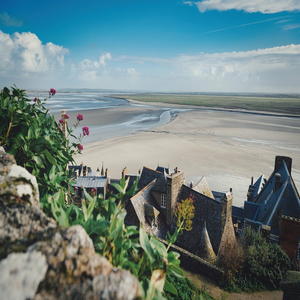 Image by ArminEP titled ’beach, monastery, mont saint michel’. Source: Pixabay