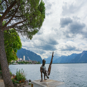 Image by ChiemSeherin titled ’montreux, lake geneva, statue’. Source: Pixabay