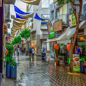 Image by dimitrisvetsikas1969 titled ’shopping, street, tourism’. Source: Pixabay