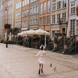 Image by IRISHKA_ARTIKA titled ’gdansk, poland, childhood’. Source: Pixabay