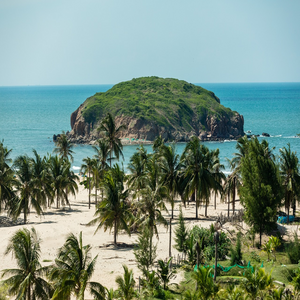 Image by NguyenHuyPhong titled ’phan thiet, beach, sea’. Source: Pixabay