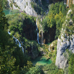 Image by ymon titled ’plitvice, lake, national park’. Source: Pixabay