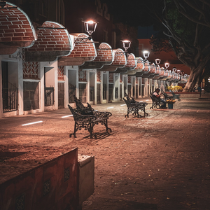 Image by mike_ramirez_mx titled ’alley, street, corridor’. Source: Pixabay