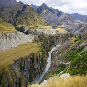Image by Barni1 titled ’skippers canyon, shot over river, new zealand’. Source: Pixabay