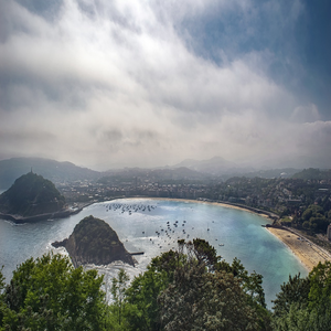 Image by ELG21 titled ’beach, city, island’. Source: Pixabay