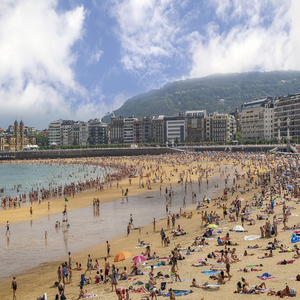 Image by ELG21 titled ’beach, summer, people’. Source: Pixabay