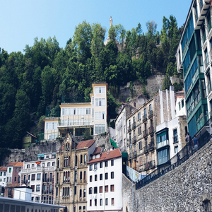 Image by Life-Of-Pix titled ’san sebastian, city, houses’. Source: Pixabay
