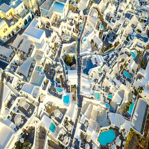 Image by nextvoyage titled ’santorini, city, greece’. Source: Pixabay