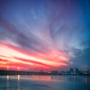 Image by gdmoonkiller titled ’city, skyline, sunset’. Source: Pixabay