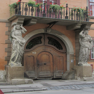Image by PaulCosmin titled ’sibiu, transylvania, house with caryatids’. Source: Pixabay