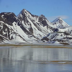 Image by Danny12 titled ’iceland, mountains, ocean’. Source: Pixabay