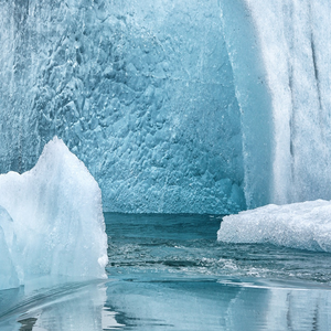Image by makabera titled ’iceland, glaciers, icebergs’. Source: Pixabay