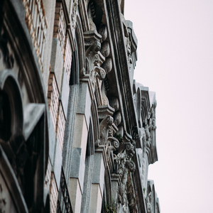 Image by bohdanchreptak titled ’architecture, building, facade’. Source: Pixabay