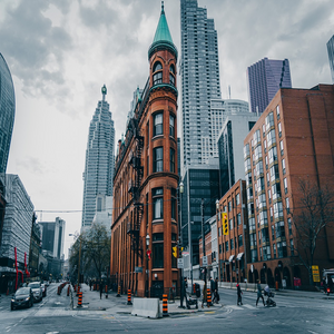 Image by miguelbarrera3 titled ’architecture, urban, street’. Source: Pixabay