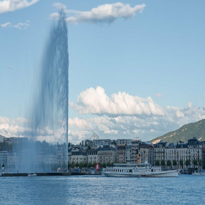 Image by ChiemSeherin titled ’geneva, lake geneva, fountain’. Source: Pixabay