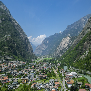 Image by GioeleFazzeri titled ’mountains, valley, town’. Source: Pixabay