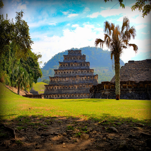 Image by ricloatos titled ’pyramid, totonacas, mexico’. Source: Pixabay