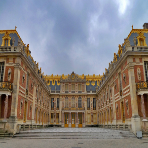 Image by DenisCheyrouze titled ’versailles, chateau, france’. Source: Pixabay