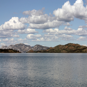 Image by brigachtal titled ’lake laberge, yukon, whitehorse’. Source: Pixabay
